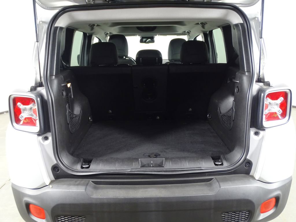 Used 2018 Jeep Renegade Limited image 13