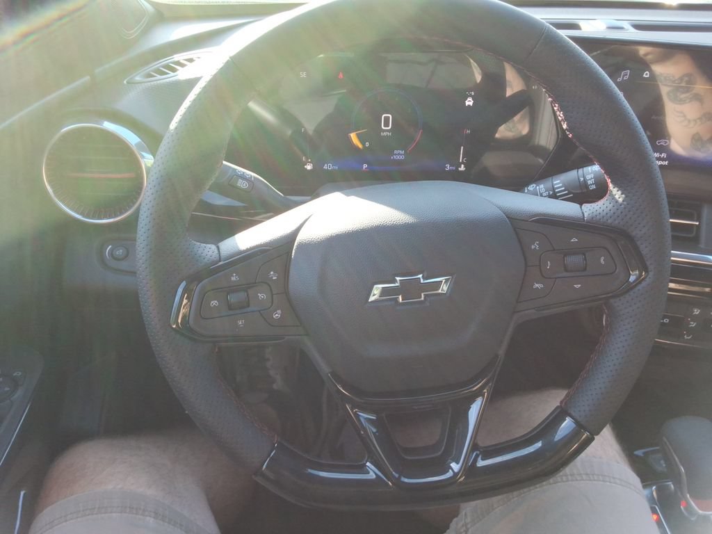 New 2026 Chevrolet Trax RS w/ Sunroof Package FWD image 24