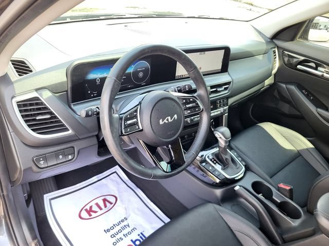 Certified 2025 Kia Seltos EX FWD image 9
