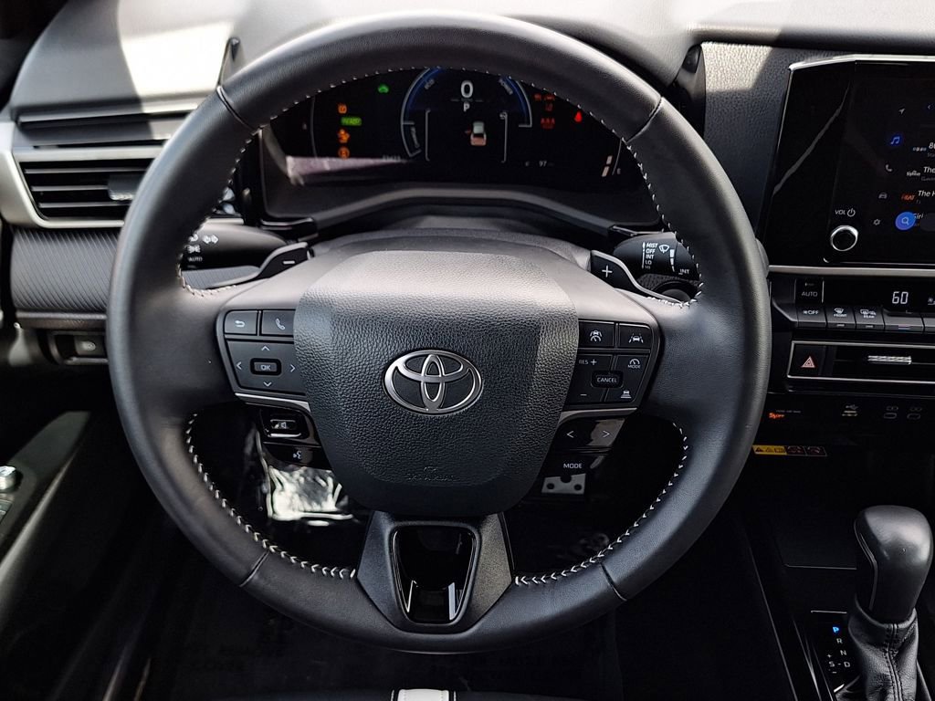 Used 2025 Toyota Camry SE image 13