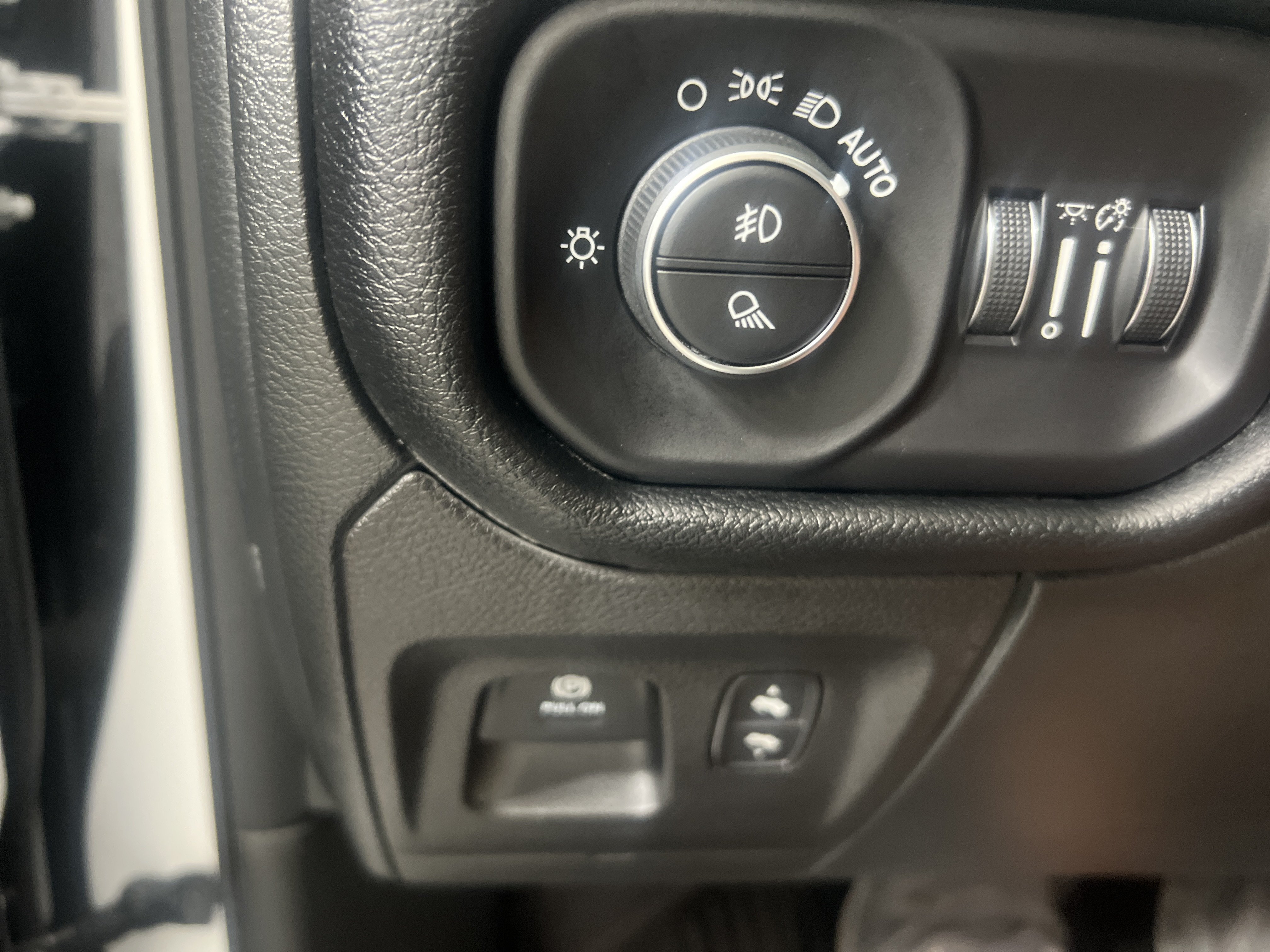 Used 2022 RAM 1500 Laramie AWD/4WD image 32
