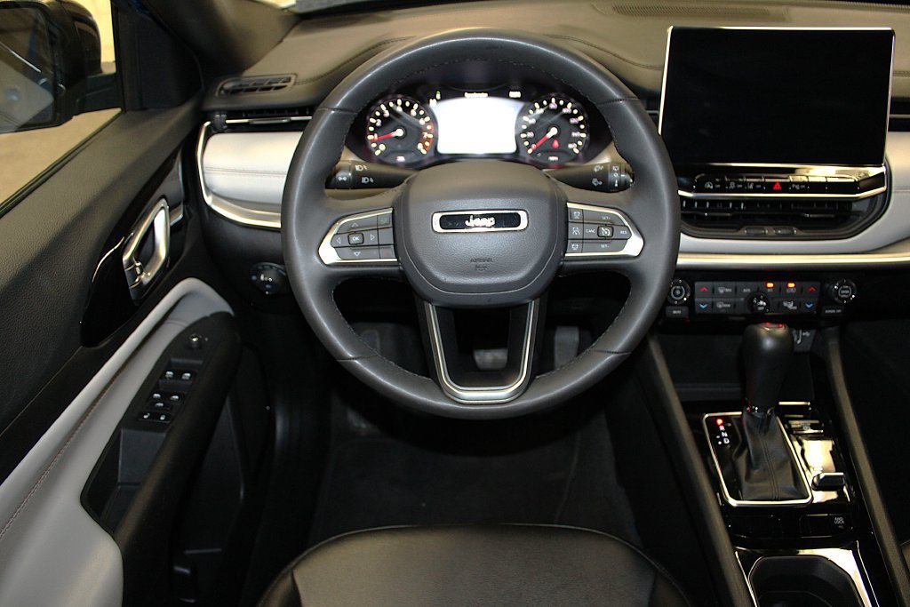 Certified 2025 Jeep Compass Limited AWD/4WD image 10