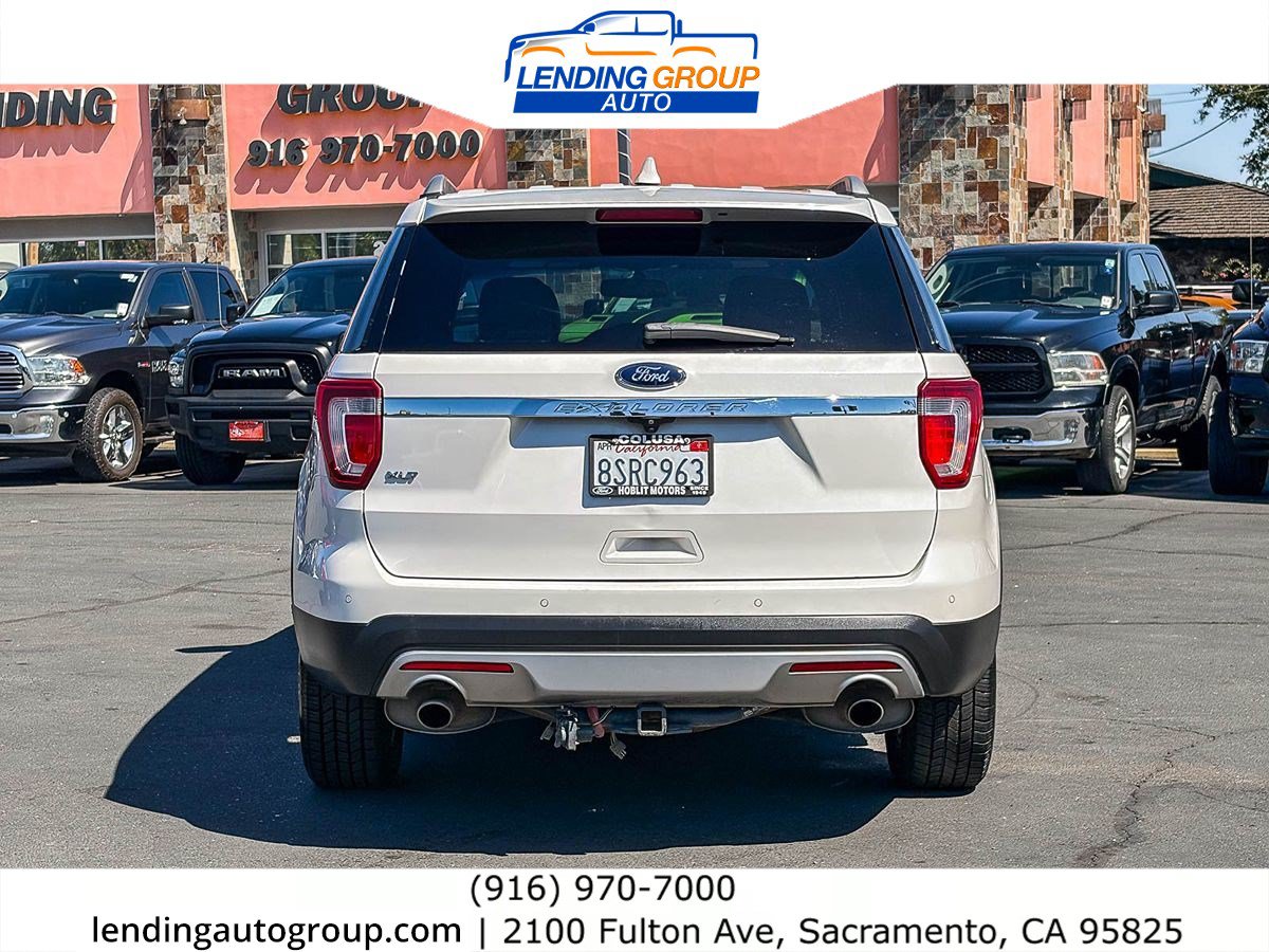 Used 2017 Ford Explorer XLT w/ Equipment Group 202A FWD image 3