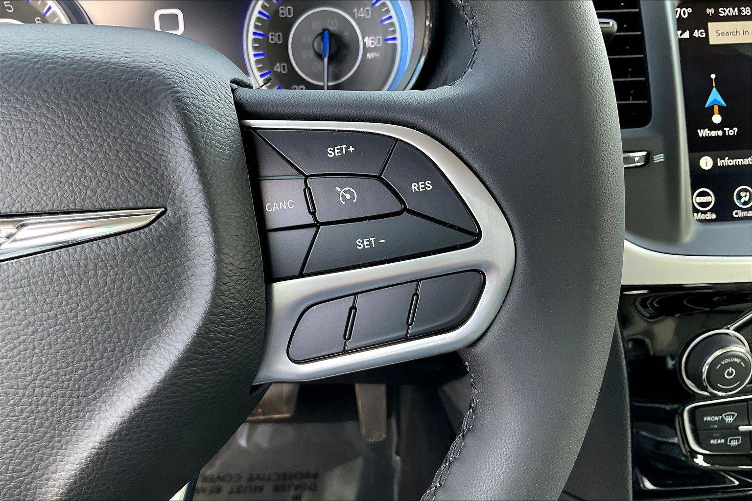 Used 2023 Chrysler 300 Touring L image 19