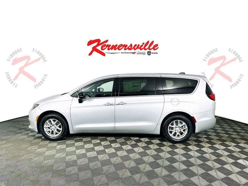 New 2026 Chrysler Voyager LX image 4