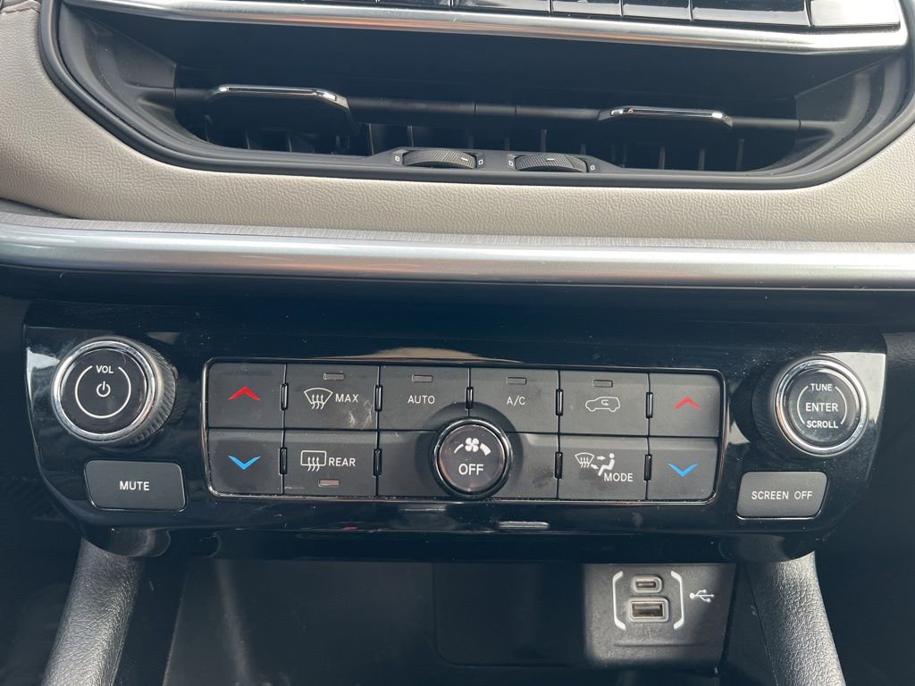 Used 2025 Jeep Compass Limited image 20