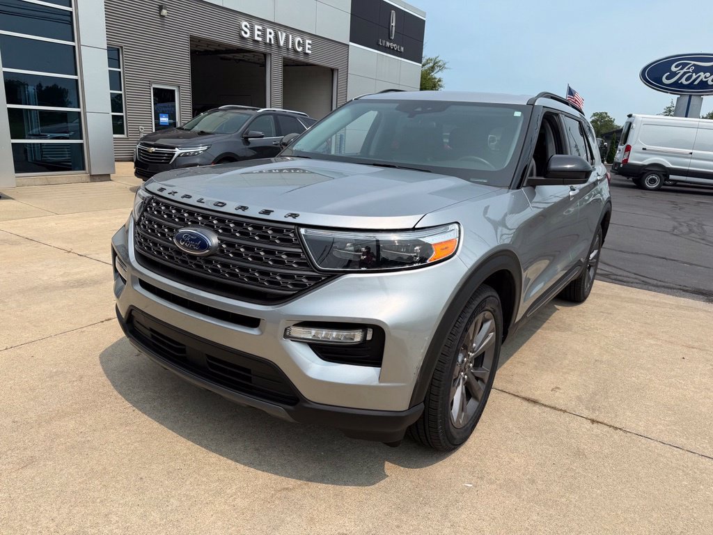 Certified 2024 Ford Explorer XLT w/ Equipment Group 202A AWD/4WD image 5
