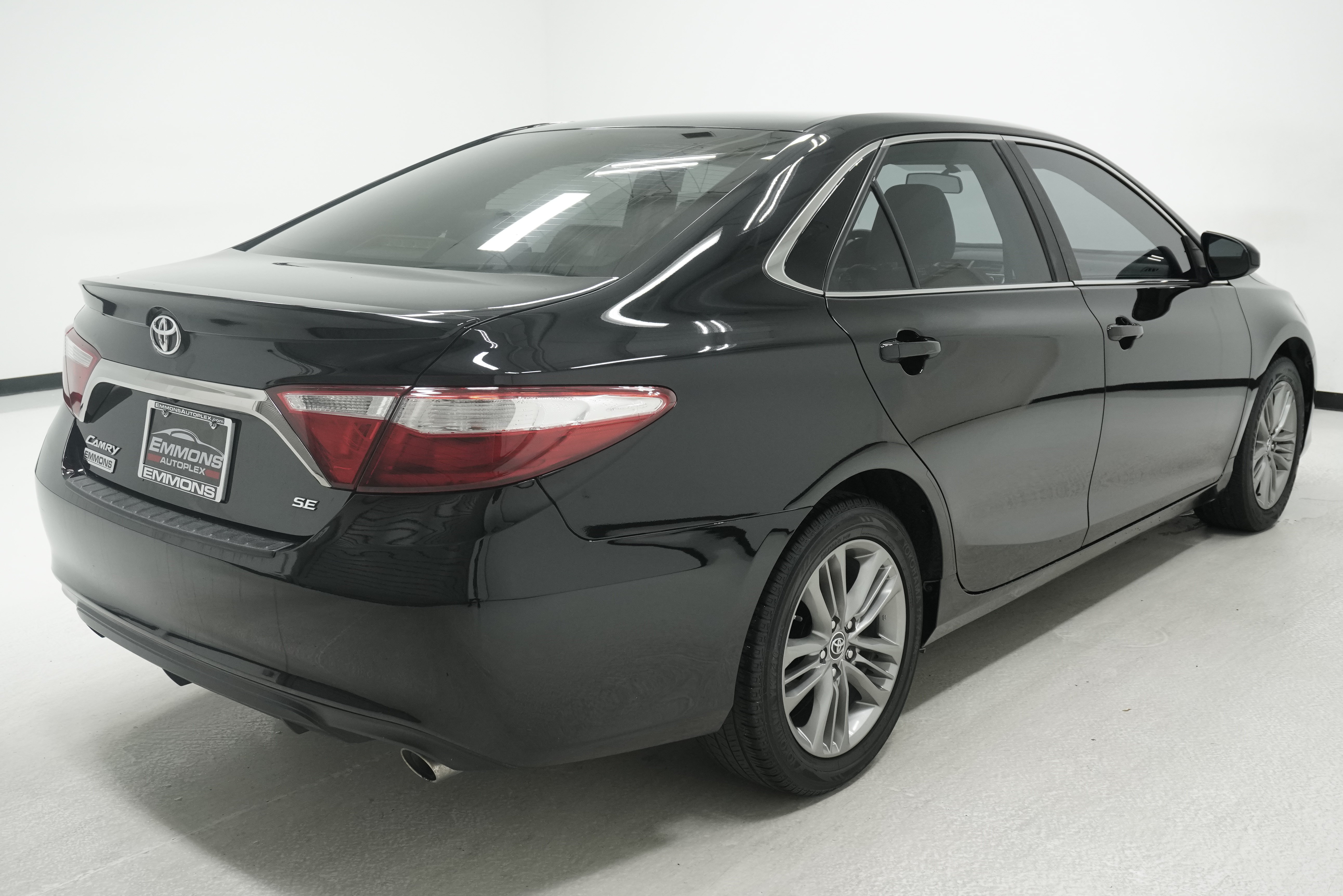 Used 2016 Toyota Camry SE FWD image 4