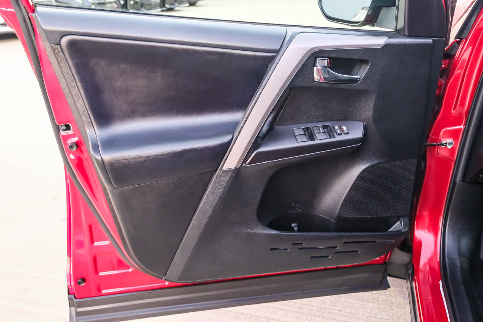 Certified 2018 Toyota RAV4 XLE FWD image 23