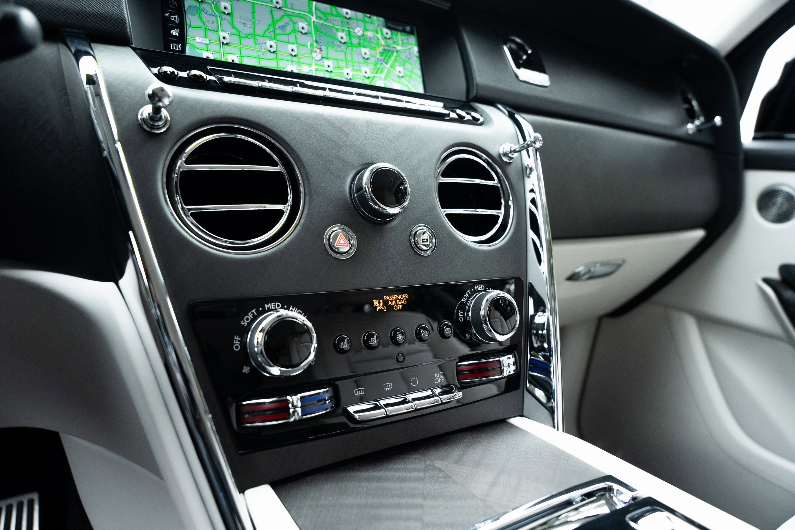 Used 2023 Rolls-Royce Cullinan w/ Cullinan Package image 39