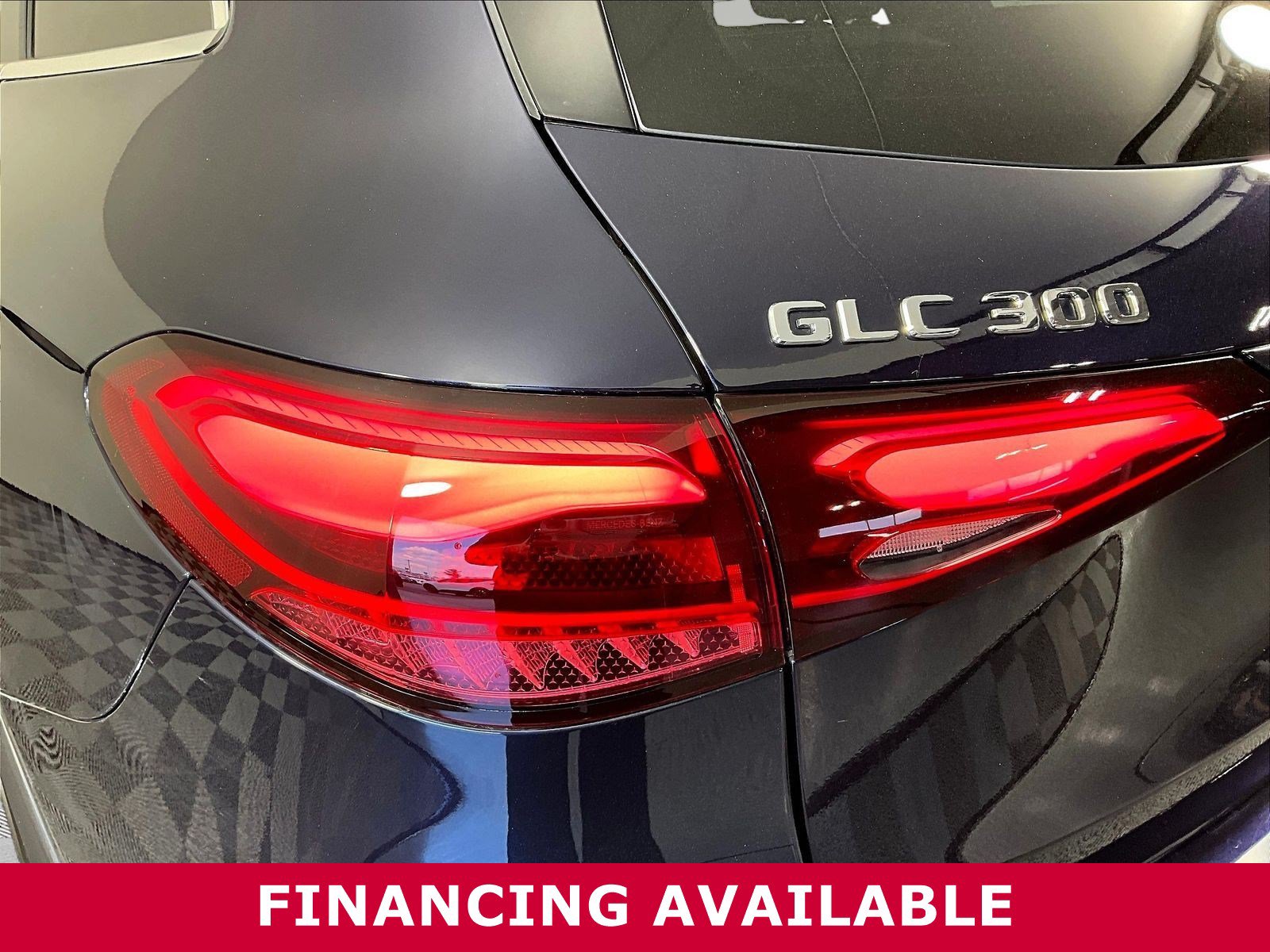 Used 2024 Mercedes-Benz GLC 300 4MATIC image 23