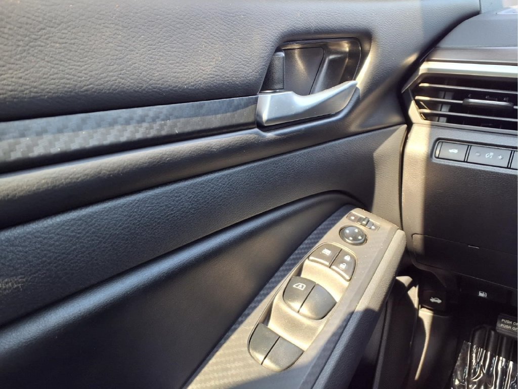 Used 2025 Nissan Altima 2.5 SV FWD image 19