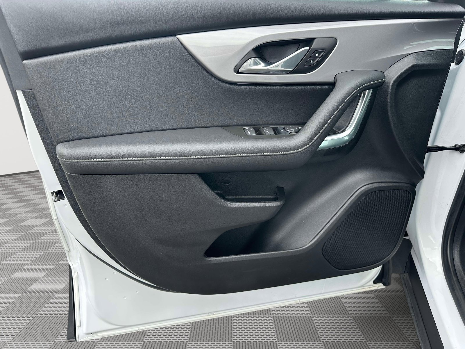 Used 2025 Chevrolet Blazer LT image 21