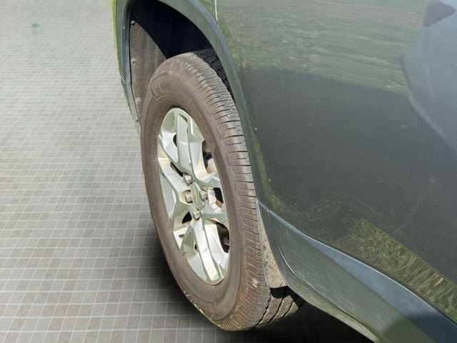 Used 2019 Chevrolet Traverse LT FWD image 12