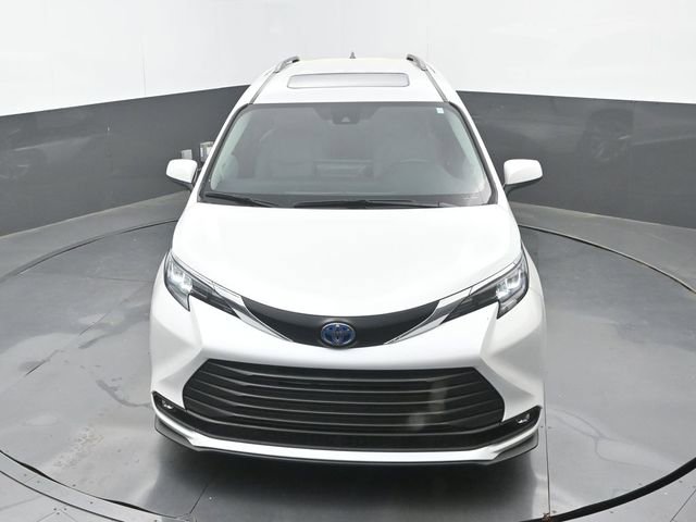 Used 2025 Toyota Sienna XLE w/ XLE Plus Package image 30