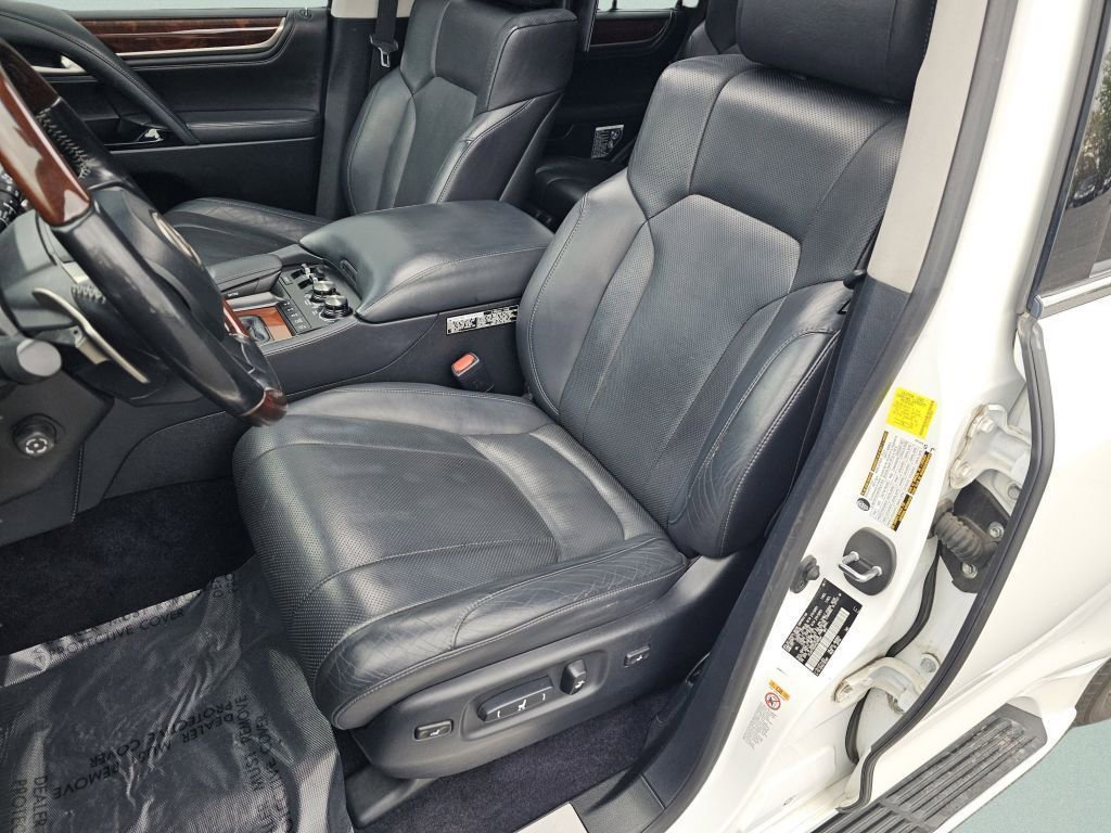 Used 2017 Lexus LX 570 4WD w/ Luxury Package image 6