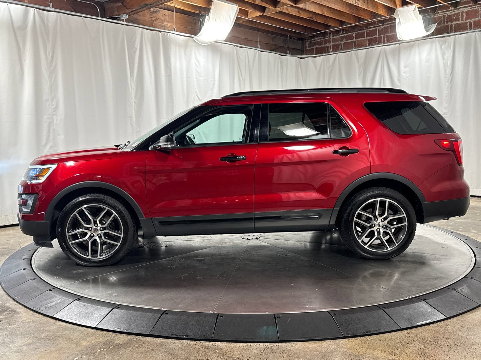 Used 2017 Ford Explorer Sport AWD/4WD image 8