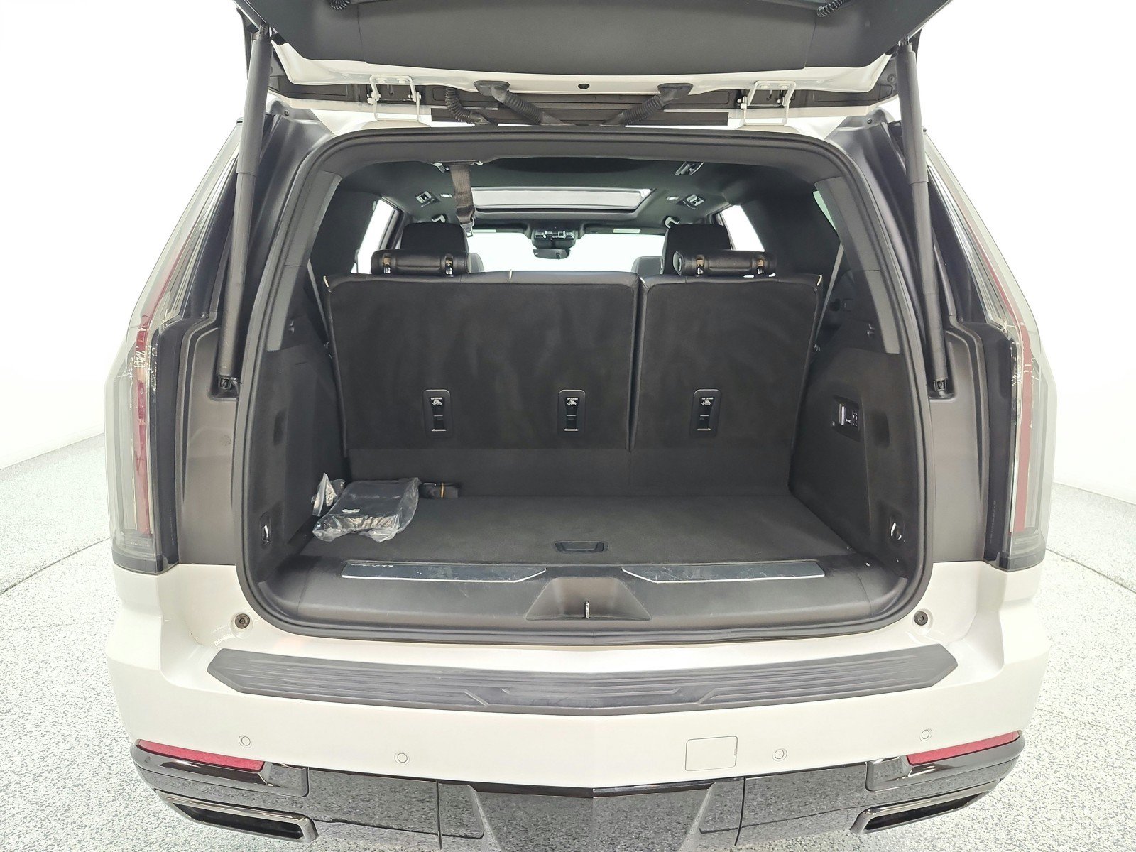 Used 2025 Cadillac Escalade Sport w/ LPO, ONYX Package AWD/4WD image 18