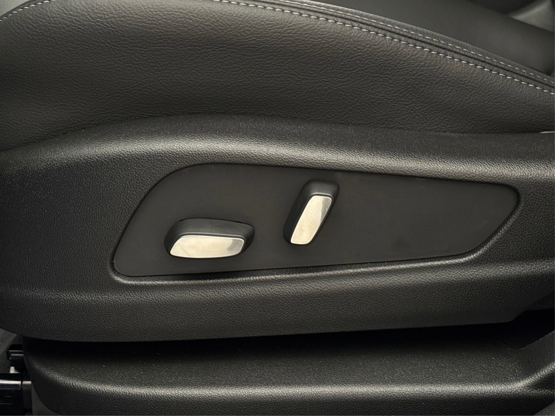 New 2025 Cadillac XT6 Luxury image 31