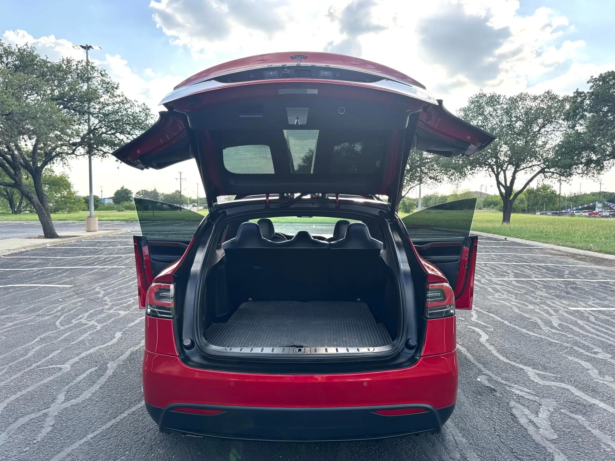Used 2020 Tesla Model X image 29
