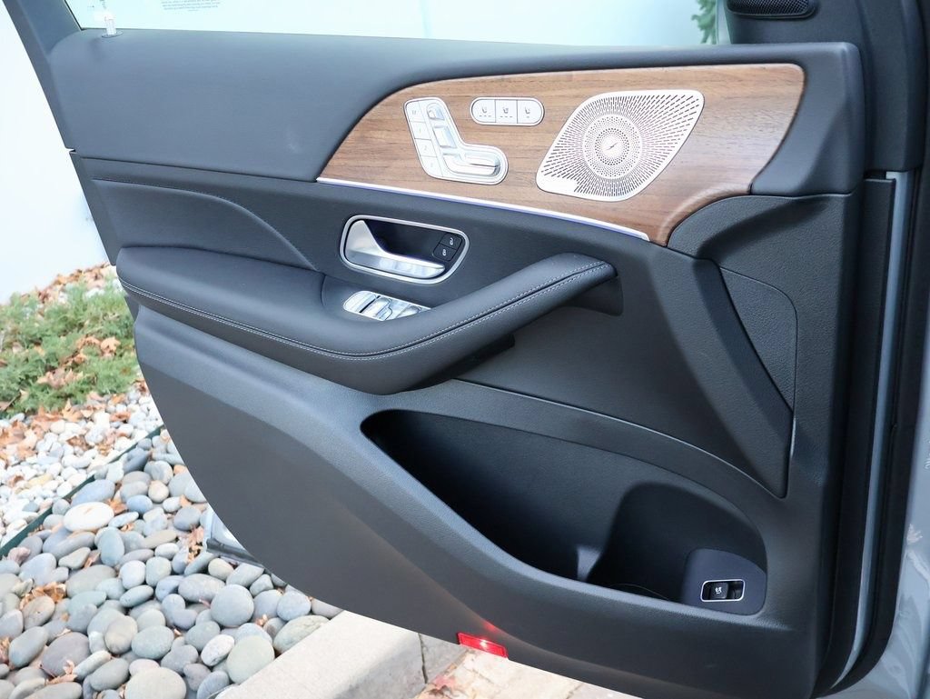 New 2025 Mercedes-Benz GLS 450 4MATIC image 38