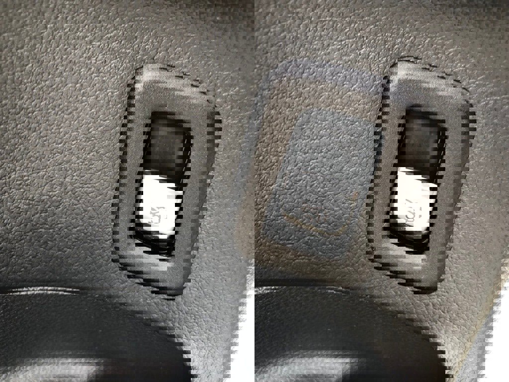 Used 2022 Mercedes-Benz GLC 300 4MATIC w/ Premium Package Lite image 13