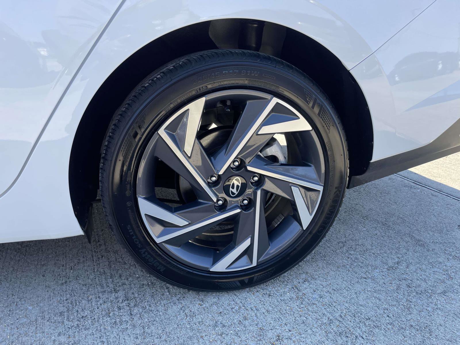 Certified 2025 Hyundai Elantra Sport image 7