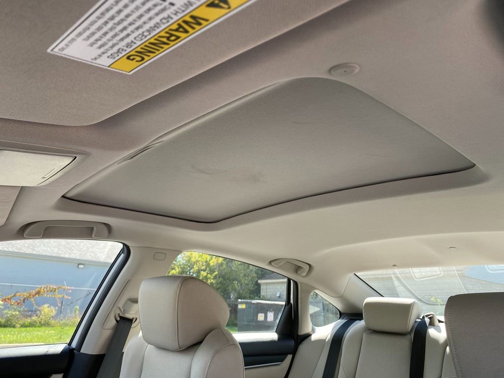 Used 2018 Honda Accord EX image 22