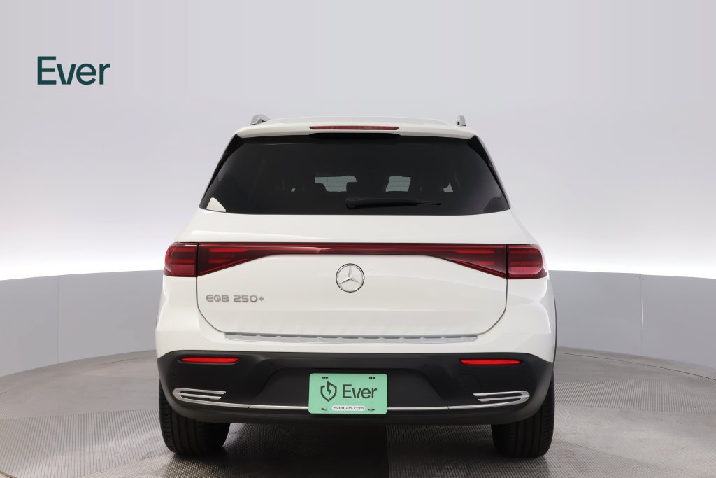 Used 2024 Mercedes-Benz EQB 250+ w/ Driver Assistance Package image 15