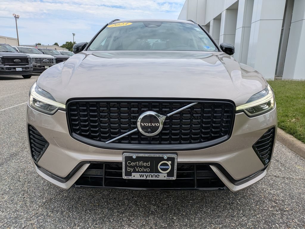 Certified 2023 Volvo XC60 B6 Ultimate w/ Protection Package Premier AWD/4WD image 9