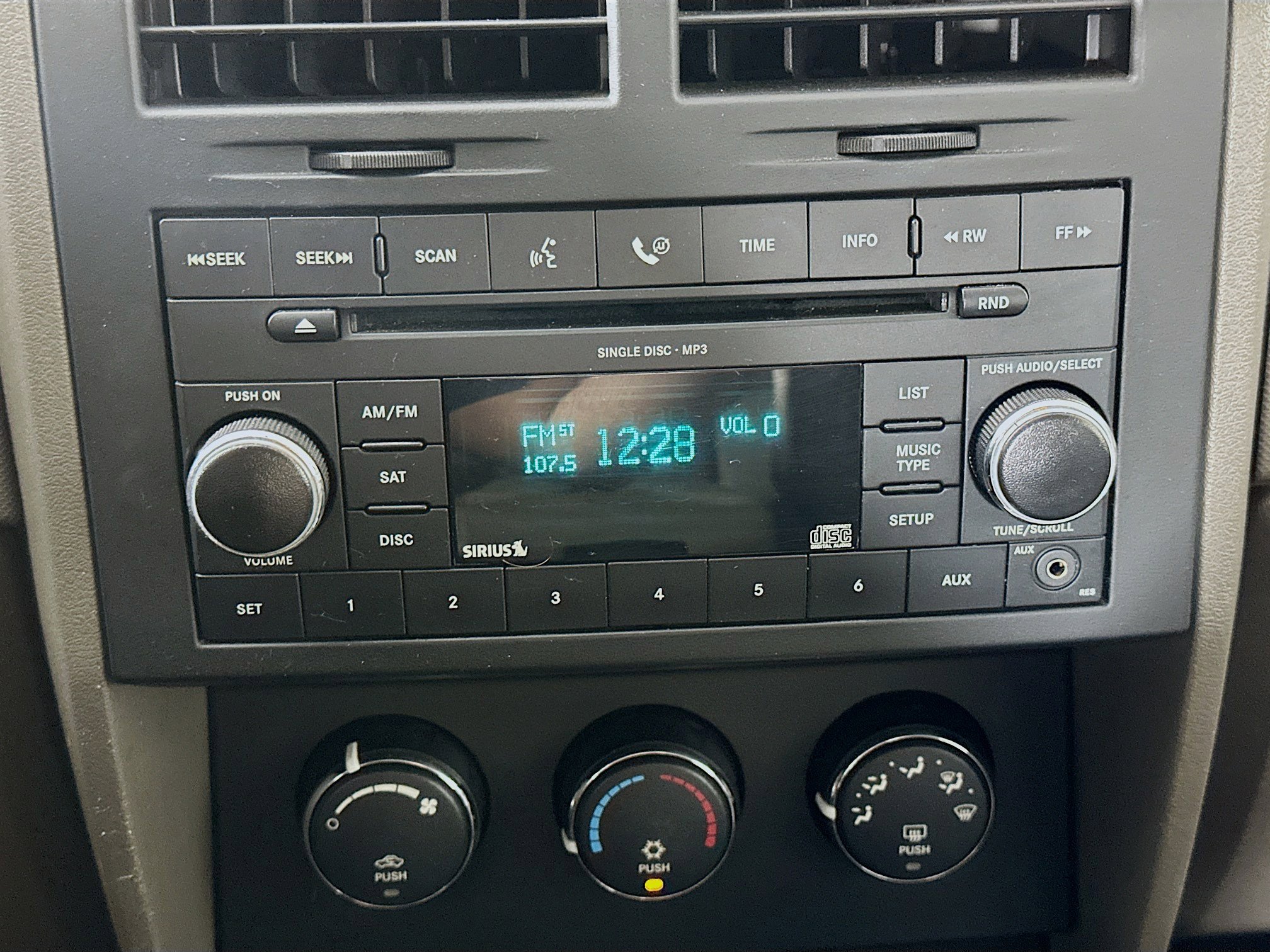 Used 2008 Dodge Nitro SXT RWD image 18