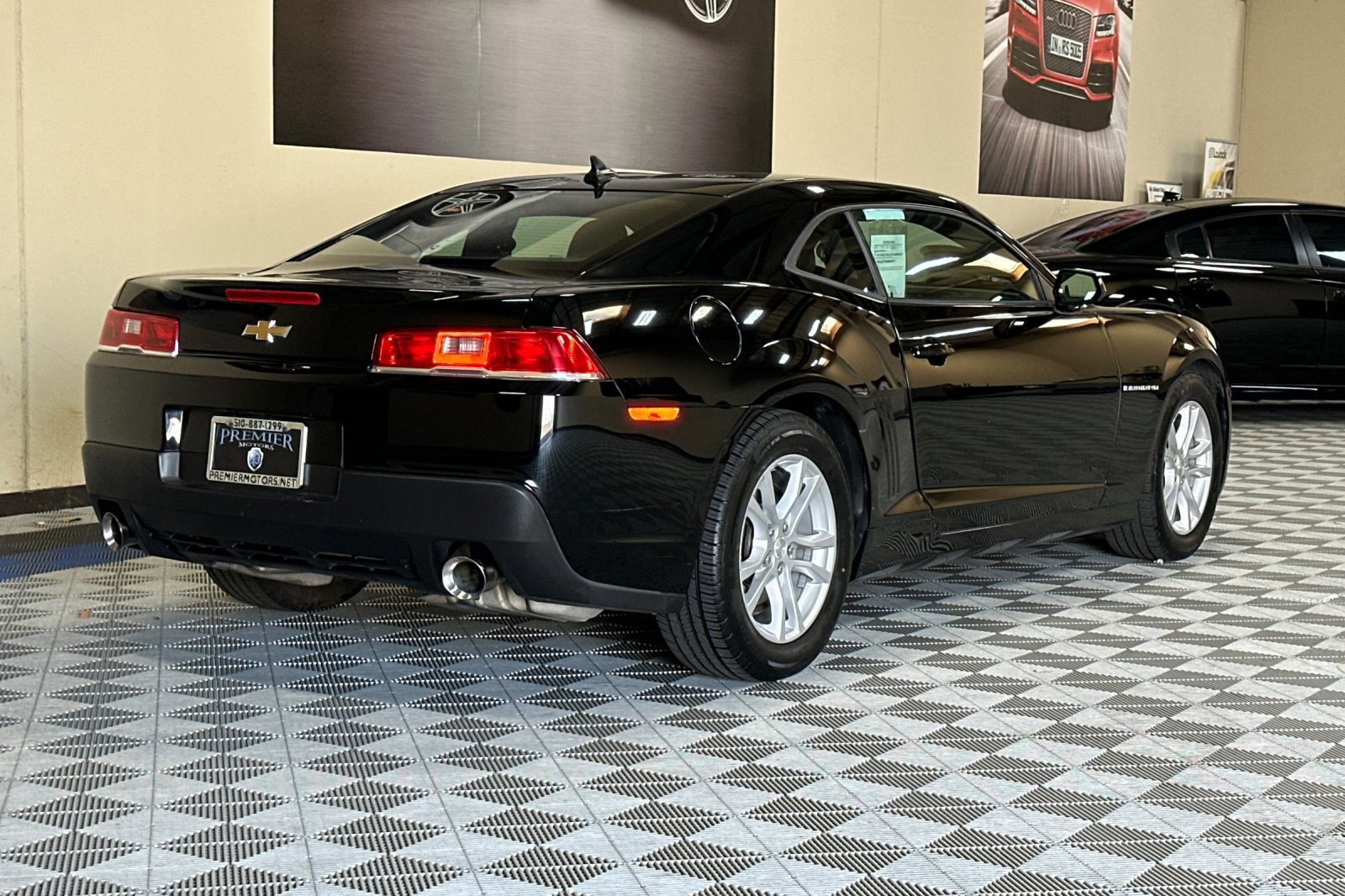 Used 2015 Chevrolet Camaro LT image 4