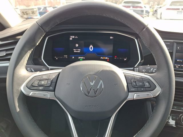 Used 2022 Volkswagen Jetta SE image 19