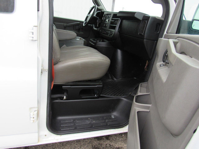 Used 2017 Chevrolet Express 2500 RWD image 13