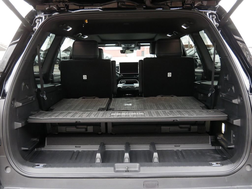 Used 2025 Toyota Sequoia Platinum AWD/4WD image 10