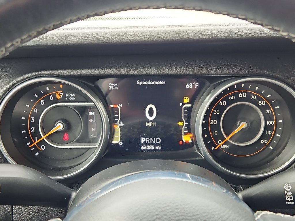 Used 2018 Jeep Wrangler Unlimited Sahara w/ Dual Top Group AWD/4WD image 30