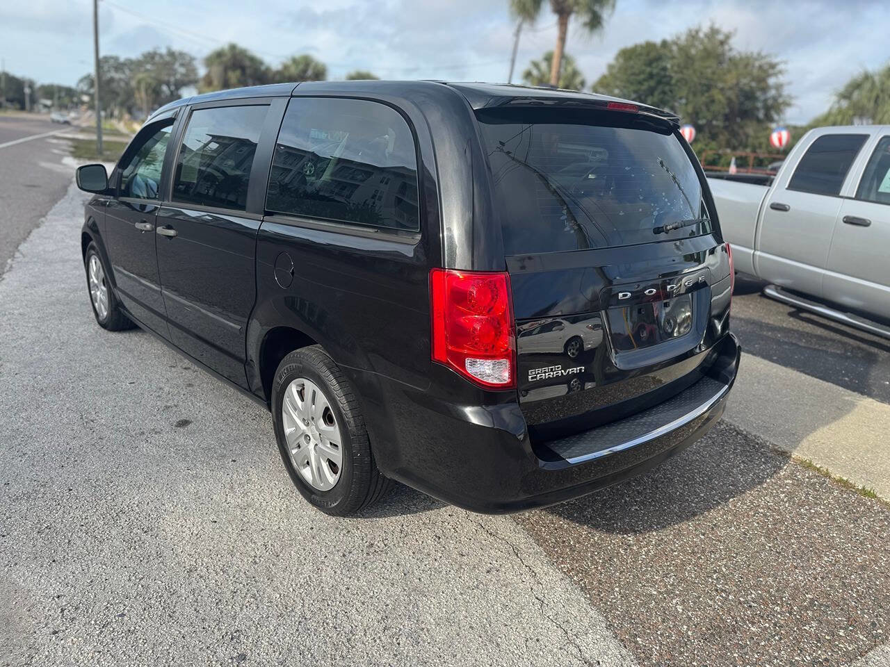 Used 2013 Dodge Grand Caravan American Value Package w/ UConnect Hands-Free Group FWD image 6