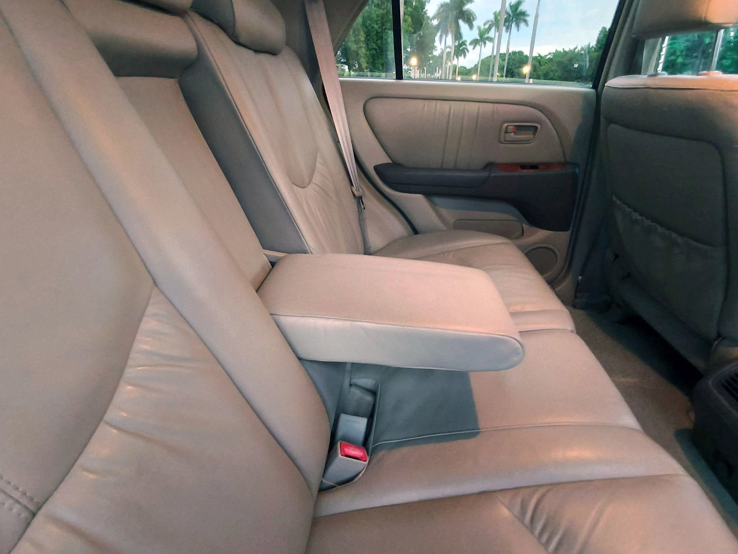 Used 2000 Lexus RX 300 4WD w/ Premium Pkg image 29