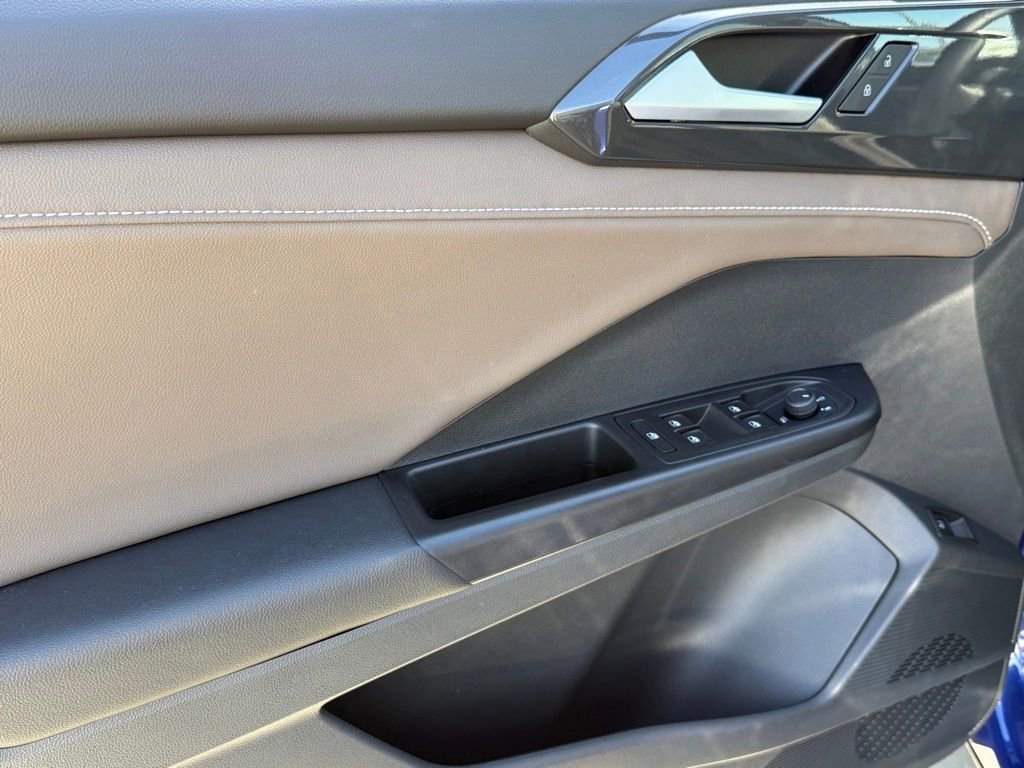 Used 2023 Volkswagen Taos SEL image 10