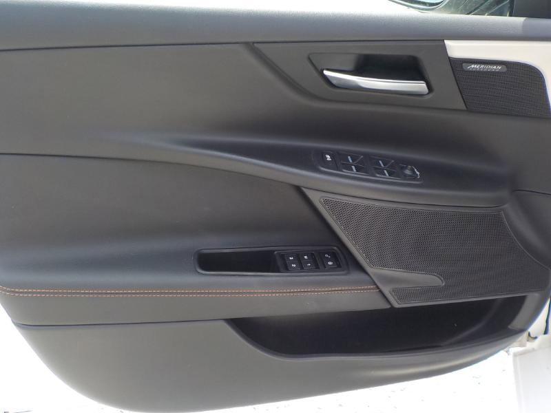 Used 2017 Jaguar XE Prestige image 10