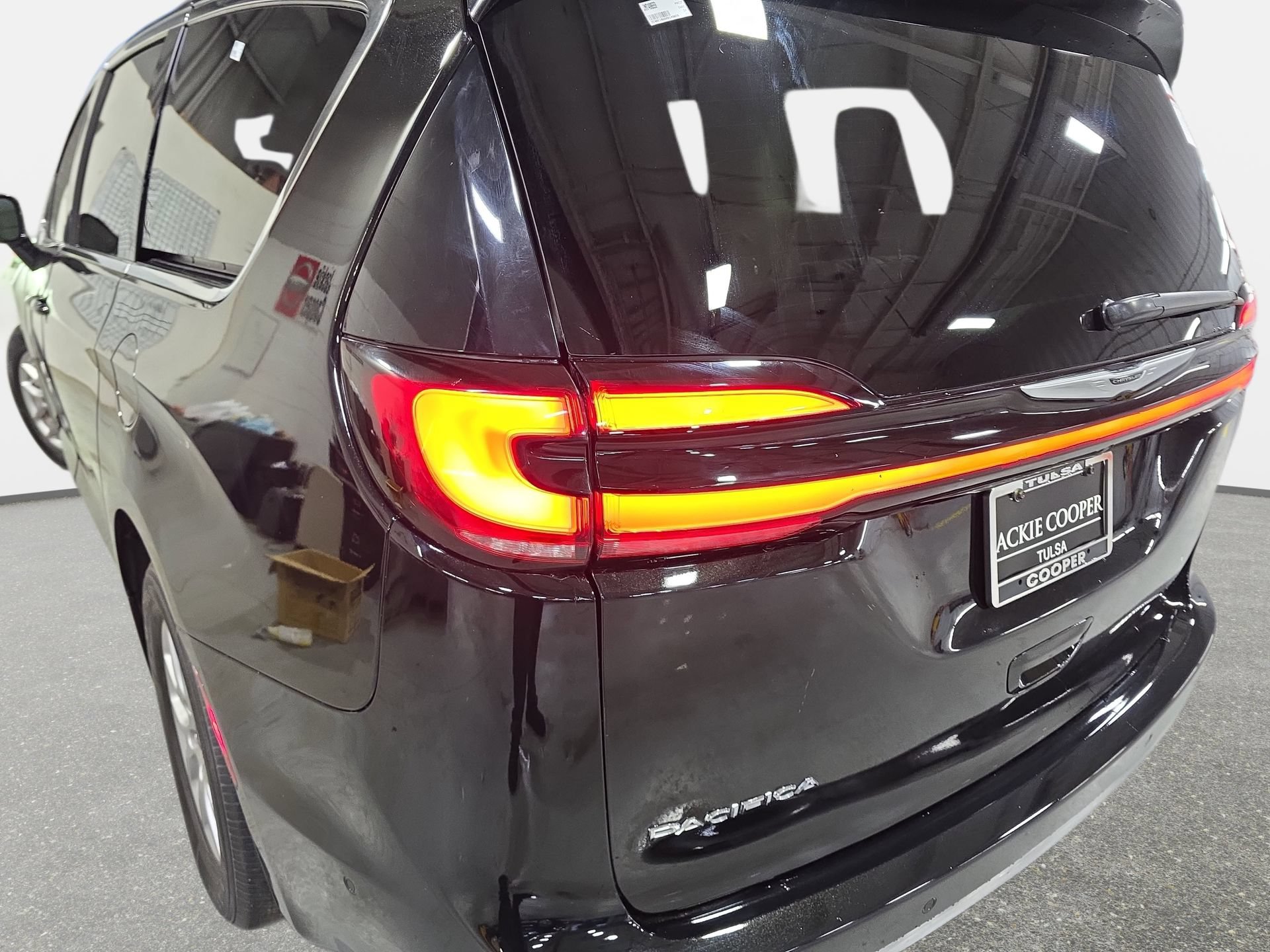 Used 2024 Chrysler Pacifica Touring-L FWD image 33