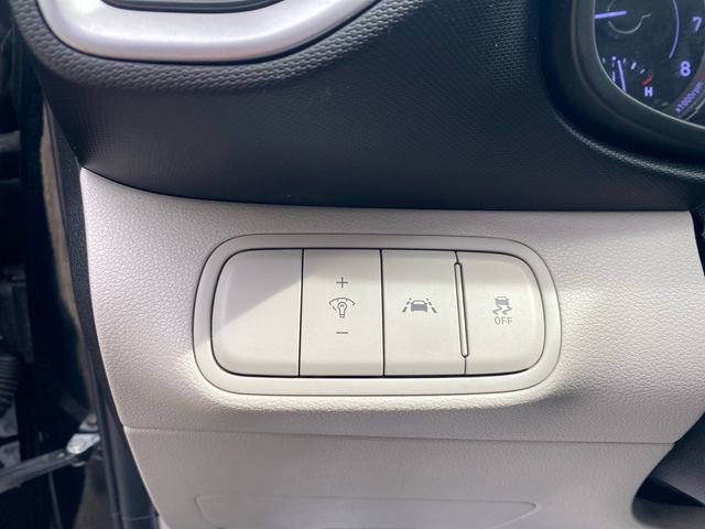 Used 2020 Hyundai Venue SEL w/ Convenience + Premium Package FWD image 18