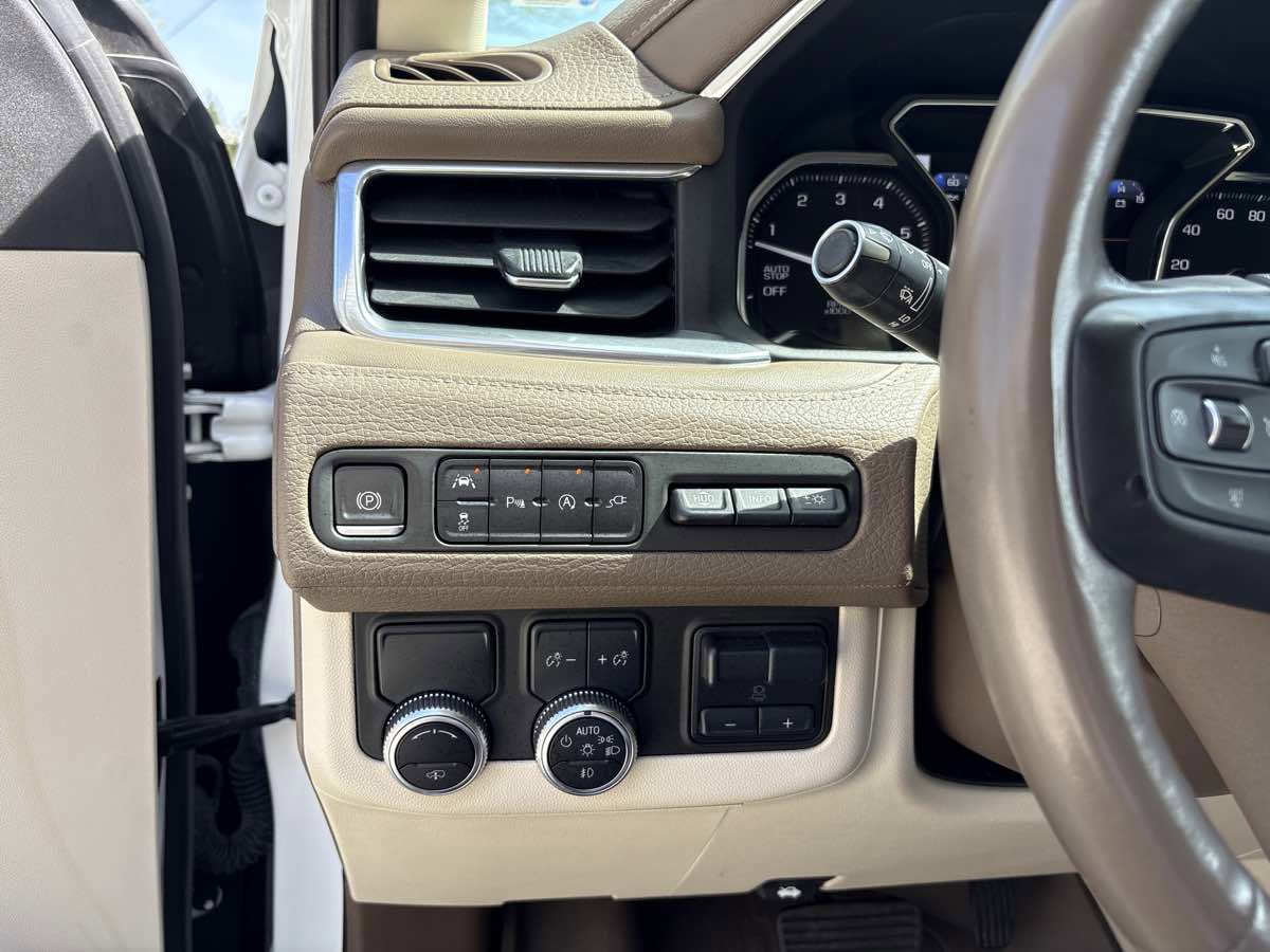 Used 2021 GMC Yukon XL Denali w/ Denali Ultimate Package image 28