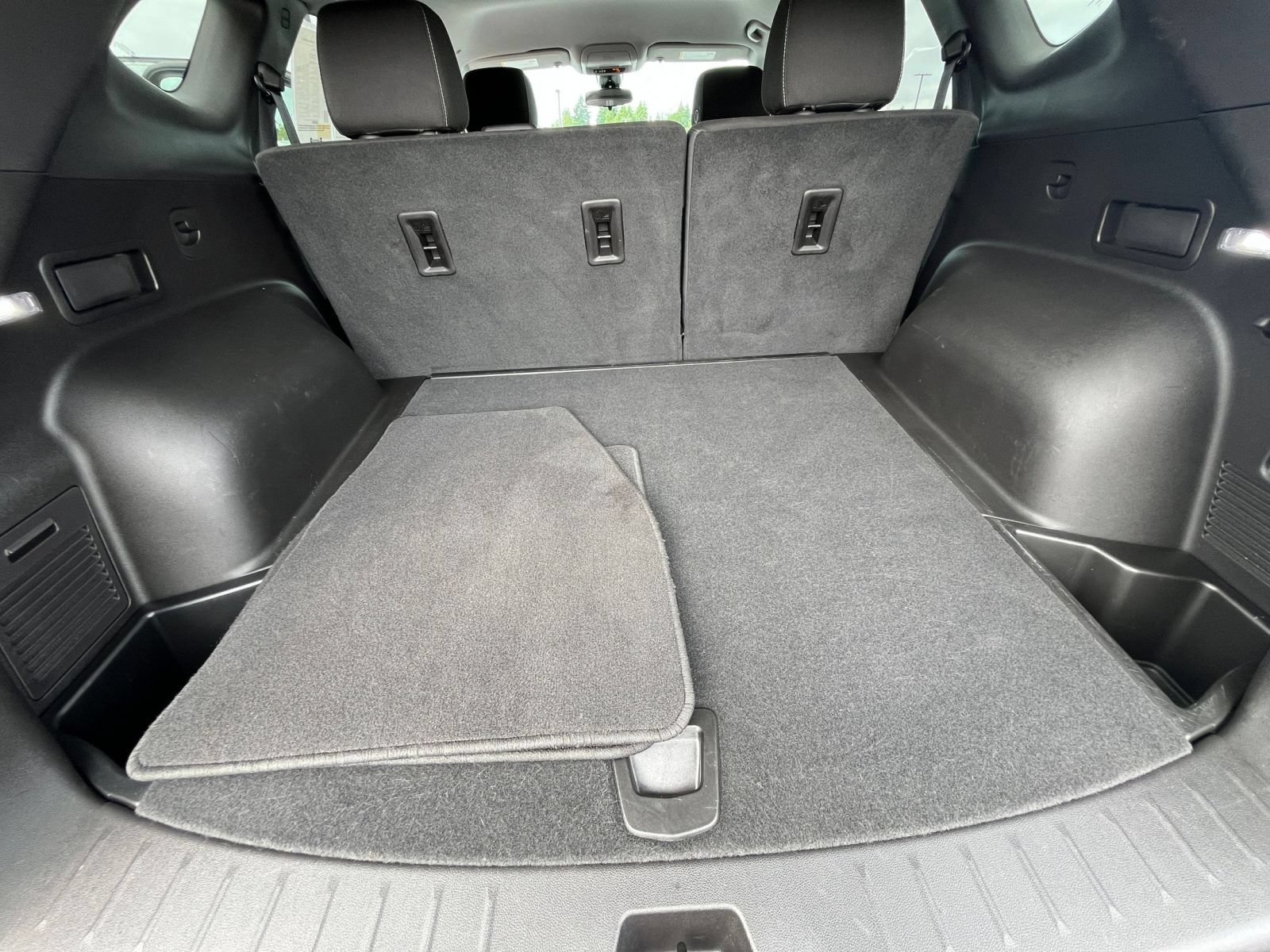 Used 2025 Chevrolet Blazer LT FWD image 32