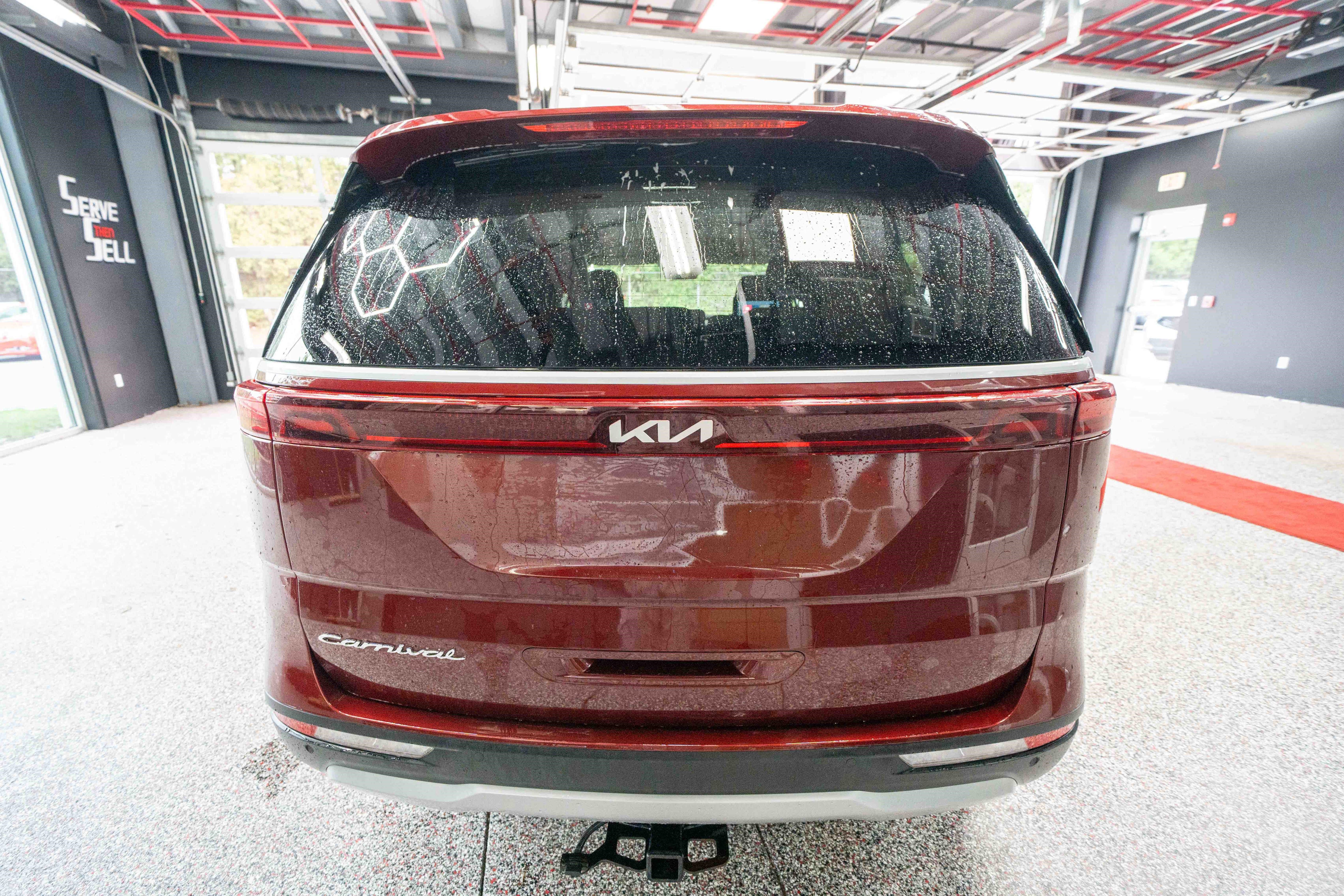Used 2022 Kia Carnival EX image 3