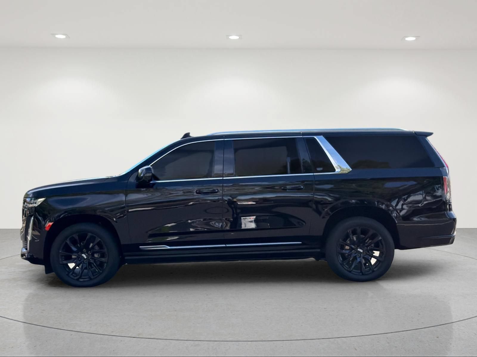 Used 2023 Cadillac Escalade ESV Luxury AWD/4WD image 2