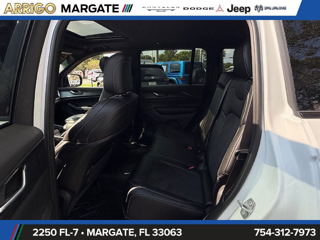Used 2024 Jeep Grand Cherokee Altitude RWD image 11