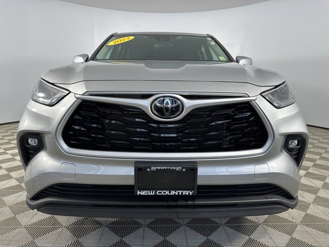 Used 2023 Toyota Highlander LE image 2