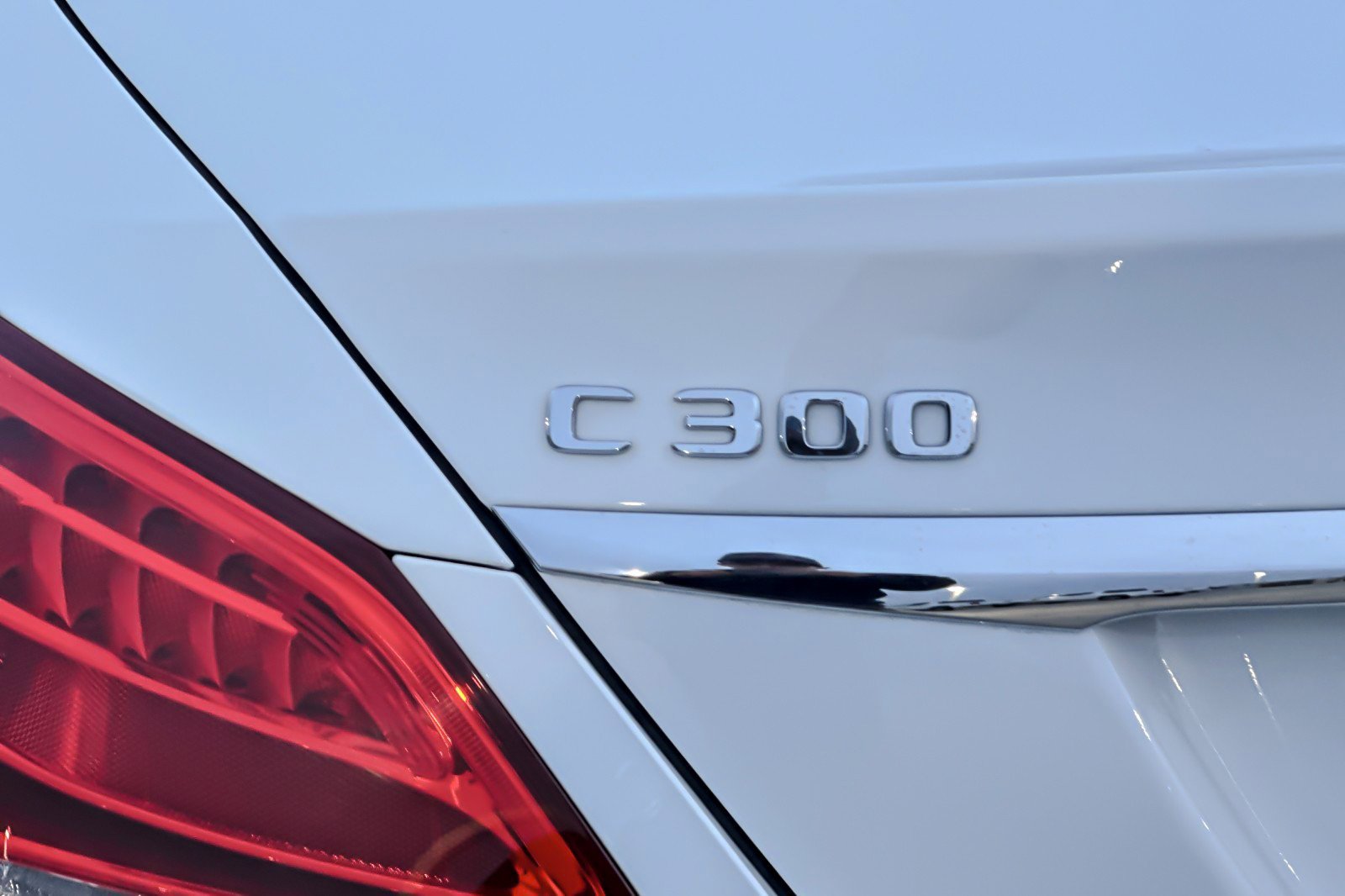 Used 2018 Mercedes-Benz C 300 Sedan w/ Premium Package image 25