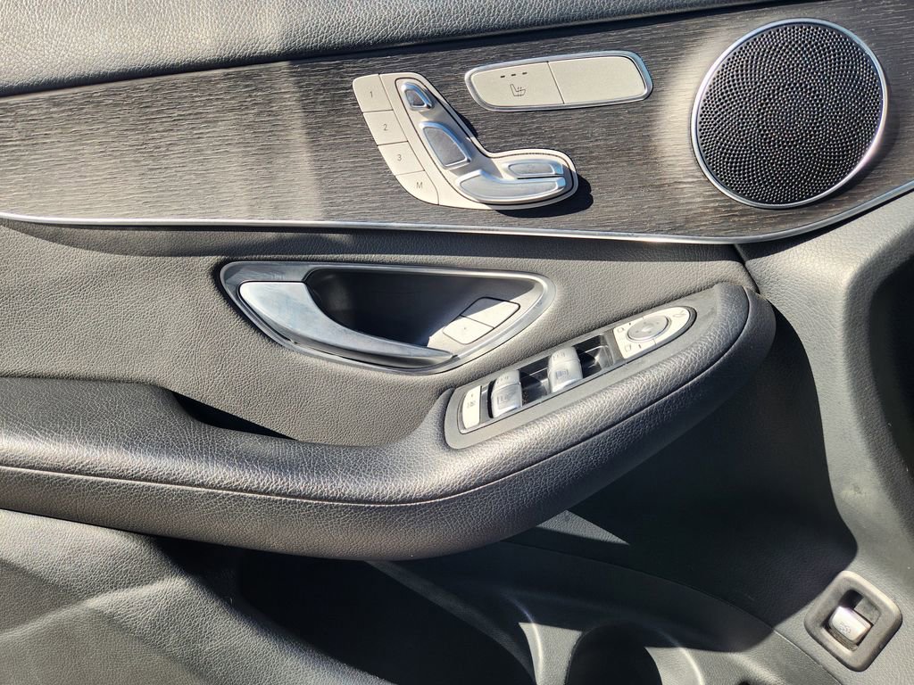 Used 2022 Mercedes-Benz GLC 300 image 24